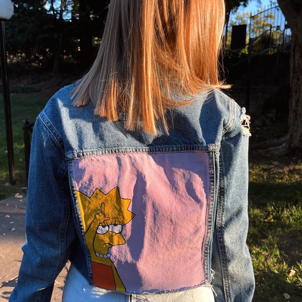 🎀/Blue cropped jean jacket with a Simpson/🎀